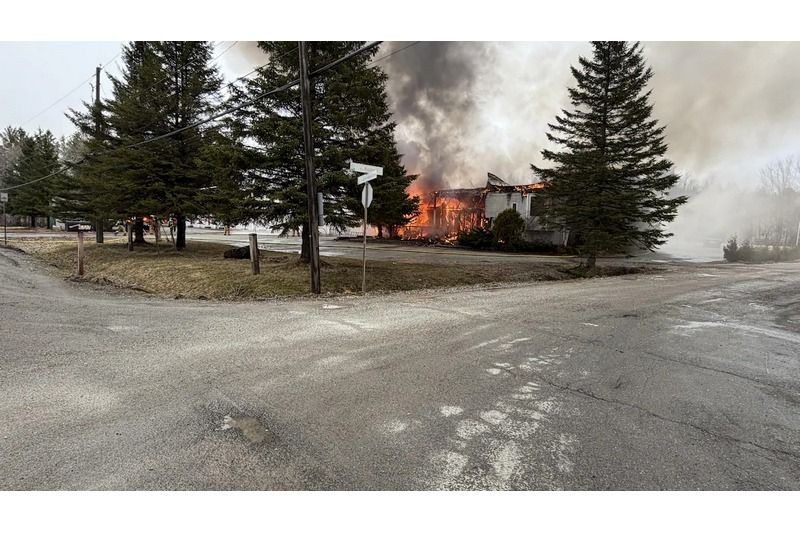 Incendie en cours dans un motel de Magog